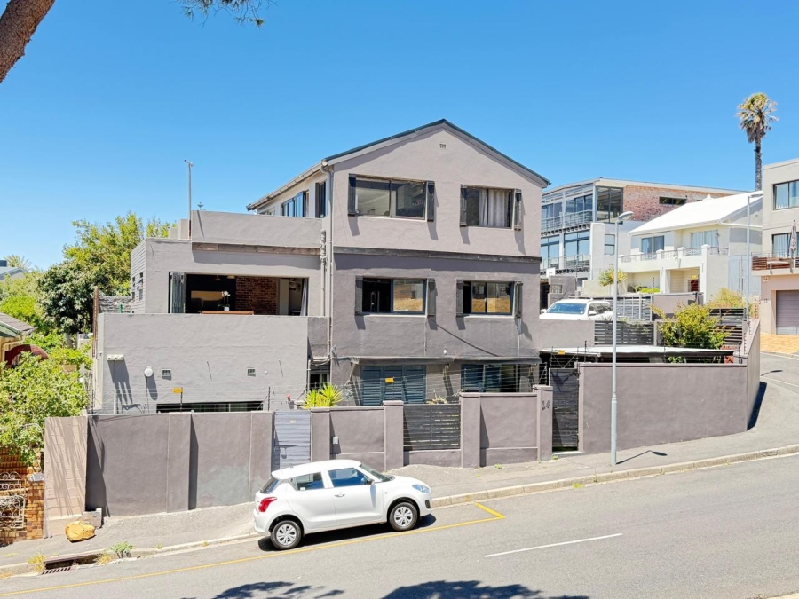 6 Bedroom Property for Sale in Vredehoek Western Cape